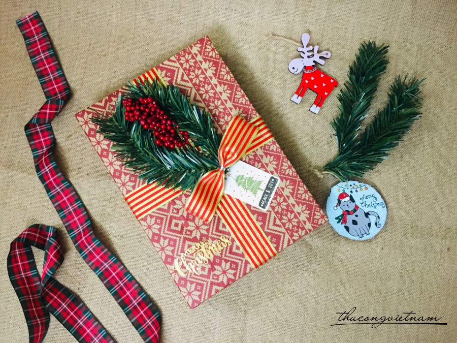 Hộp Quà To Gói Sẵn Phong Cách Giáng Sinh( 23*32*5cm) Mẫu 2